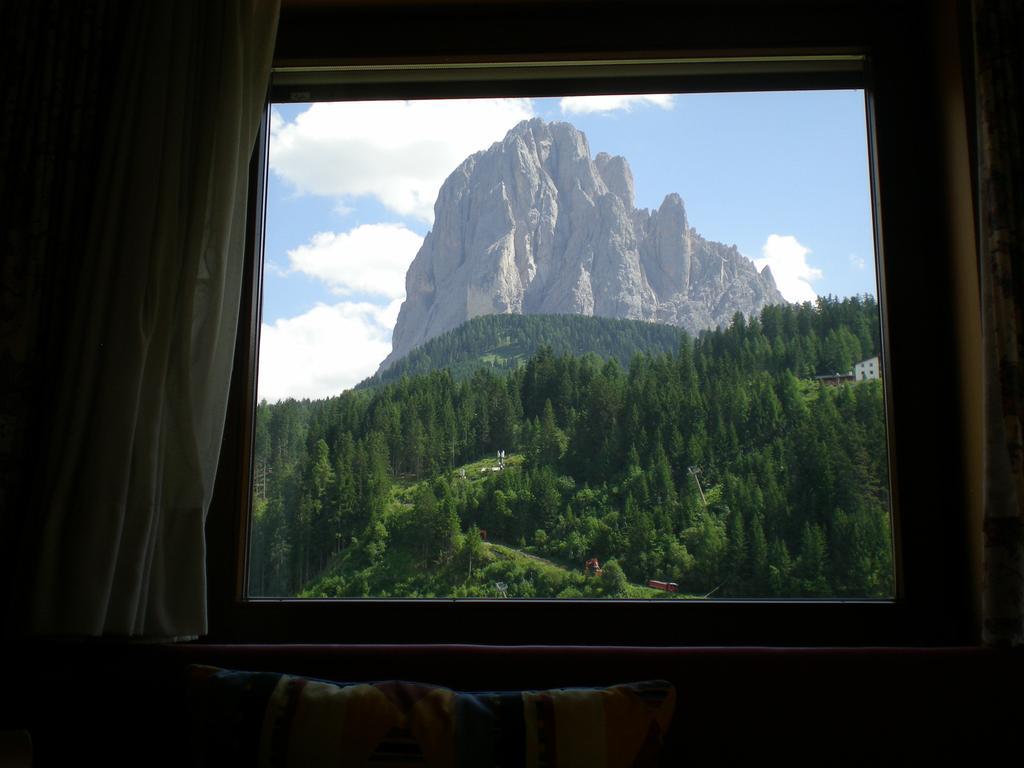 Apartments Mezdi Santa Cristina Val Gardena ภายนอก รูปภาพ