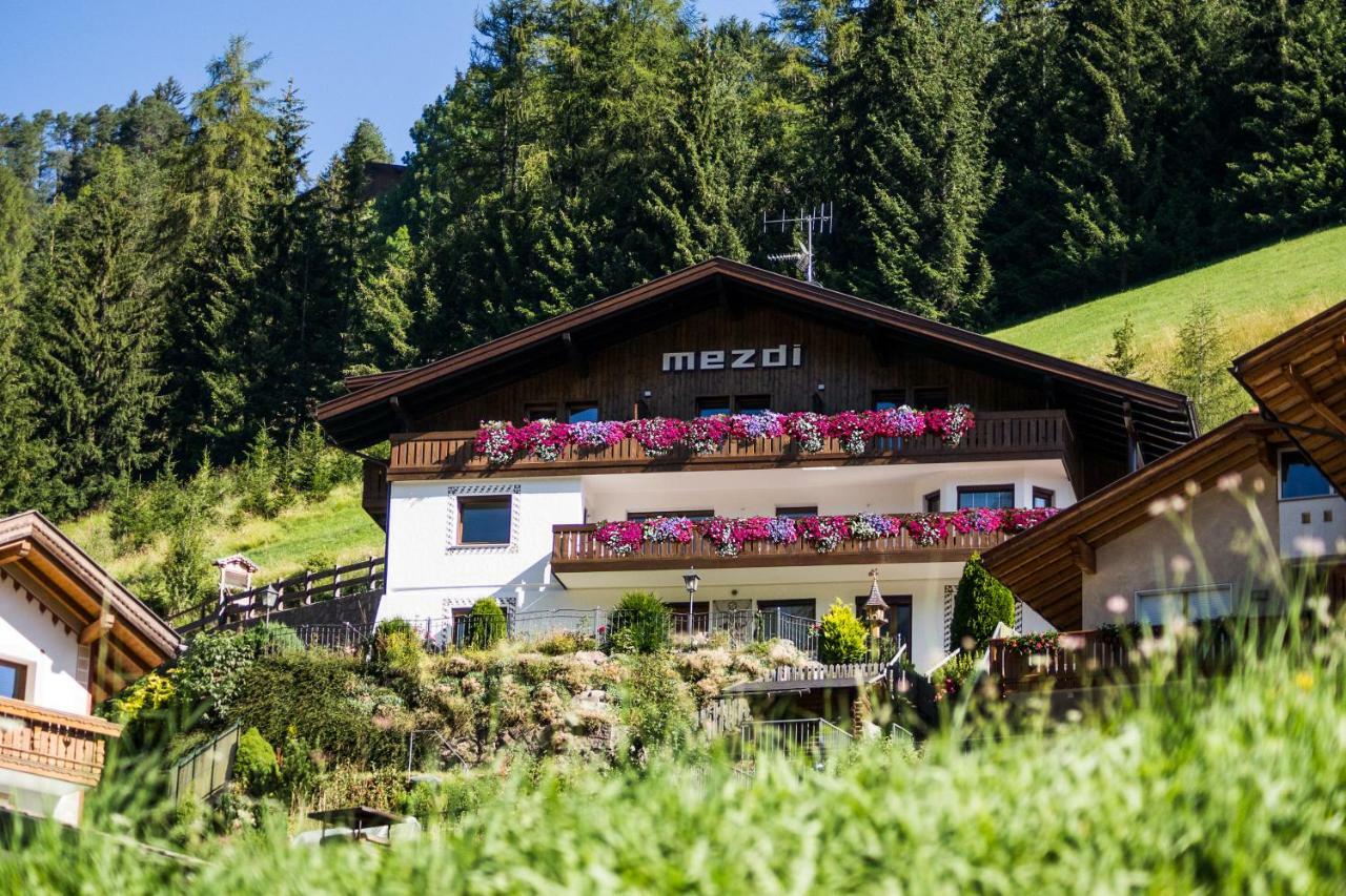 Apartments Mezdi Santa Cristina Val Gardena ภายนอก รูปภาพ