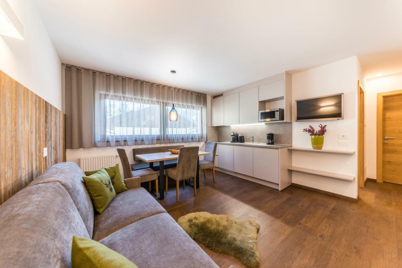 Apartments Mezdi Santa Cristina Val Gardena ภายนอก รูปภาพ