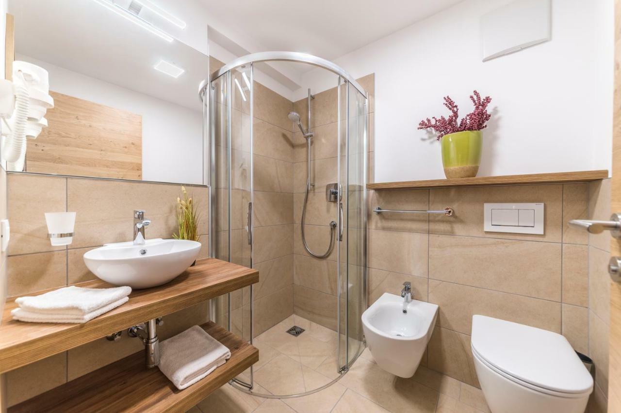 Apartments Mezdi Santa Cristina Val Gardena ภายนอก รูปภาพ