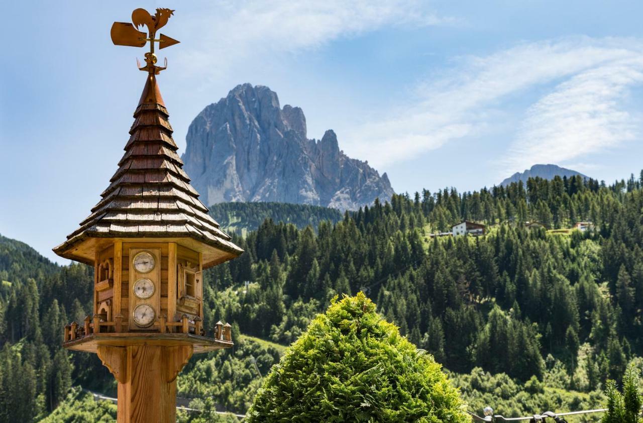 Apartments Mezdi Santa Cristina Val Gardena ภายนอก รูปภาพ